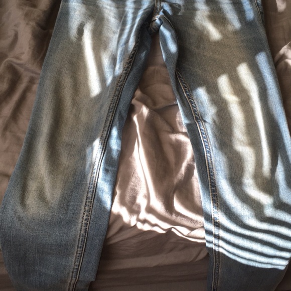 HOLLISTER size 0short jeans - Picture 2 of 6